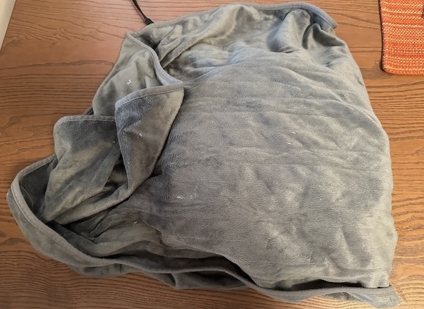 Using an electric blanket to keep dough warm